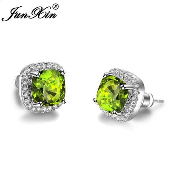 Jewelry - ❤️SOLD❤️silver earrings green acrylic crystal